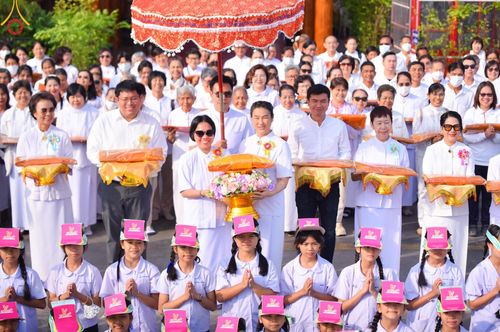 ภาพ No.203491:พิธีทอดผ้าป่าทำนุบำรุงศาสนสถาน ณ วัดตะเคียน ตำบลบางคูเวียง อำเภอบางกรวย จังหวัดนนทบุรี ในโครงการธรรมยาตรา กตัญญูบูชา มหาปูชนียาจารย์ พระมงคลเทพมุนี(สด จนฺทสโร) พระผู้ปราบมาร อนุสรณ์สถาน 7 แห่ง ปีที่ 13 วันที่ 29 มกราคม พ.ศ. 2568