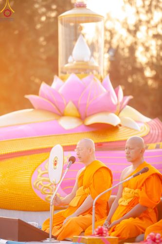 ภาพ No.192934:พิธีตักบาตรพระธรรมยาตรา ณ อนุสรณ์สถานคลองบางนางแท่น อ.สามพราน จ.นครปฐม ในโครงการธรรมยาตรา กตัญญูบูชา มหาปูชนียาจารย์ พระมงคลเทพมุนี(สด จนฺทสโร) พระผู้ปราบมาร อนุสรณ์สถาน 7 แห่ง ปีที่ 13 วันที่ 11 มกราคม พ.ศ.2568