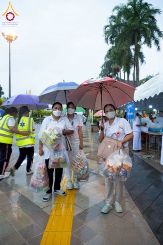 ภาพ No.226055:วันอาทิตย์ที่ 25 พฤษภาคม พ.ศ. 2568 พิธีตักบาตรพระ 1,000 รูปเมืองตรัง ครบรอบ 110 ปี เมืองทับเที่ยง ถวายเป็นพุทธบูชา ถวายเป็นพระราชกุศลแด่รัชกาลที่ 10 และอุทิศส่วนกุศลแด่อดีตเจ้าเมืองตรัง และบรรพบุรุษ ณ บริเวณหน้าศาลากลางจังหวัดตรัง ถนนพระราม 6