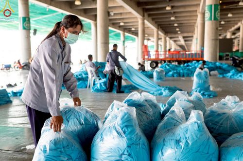 ภาพ No.220751:วันที่ 24-25 เมษายน พ.ศ. 2568 การเก็บงาน ผ้ารับประเคน ผ้าระบาย โต๊ะ เก้าอี้  ภายหลังงานวันคุ้มครองโลก ณ วัดพระธรรมกาย