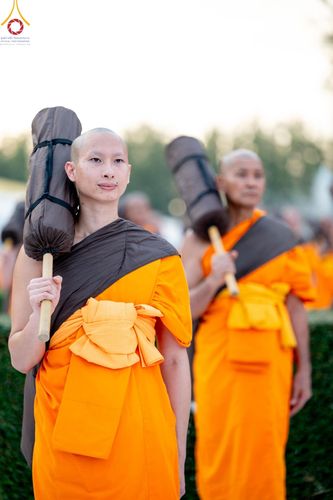 ภาพ No.186901:พระธรรมยาตราปฏิบัติธรรม และถ่ายภาพหมู่ประวัติศาสตร์ ปีที่ 13 ณ ลานทิศตะวันออก มหาวิหารพระมงคลเทพมุนี วัดพระธรรมกาย จ.ปทุมธานี วันเสาร์ที่ 28 ธันวาคม พ.ศ. 2567