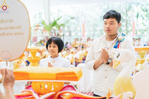 ภาพ No.179198:พิธีทอดกฐิน ณ ศูนย์ปฎิบัติธรรมศรีสะเกษ (สวนป่าตะวันธรรม) อ.กันทรารมย์ จ.ศรีสะเกษ ในโครงการกฐินสามัคคีทั่วไทย 30,000 วัด บูชาธรรม 80 ปี หลวงพ่อธัมมชโย โดยคณะศิษยานุศิษย์วัดพระธรรมกาย วันที่ 26 ตุลาคม พ.ศ. 2567