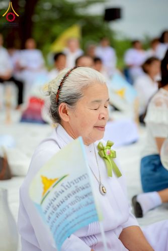 ภาพ No.261861:วันที่ 14 ตุลาคม พ.ศ. 2568 พิธีกลั่นแผ่นดิน โปรยทรายตอกเสาเข็มมหามงคลต้นแรก  สร้างองค์พระเจดีย์และจุดประทีปถวายเป็นพุทธบูชา ณ ศูนย์ปฏิบัติธรรมชัยนาท ต.ธรรมามูล อ.ชัยนาท จ.ชัยนาท