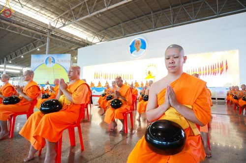 ภาพ No.150975:พิธีตักบาตร ในวันอาทิตย์ต้นเดือน วันที่ 1 กันยายน พ.ศ. 2567 ณ สภาธรรมกายสากล วัดพระธรรมกาย