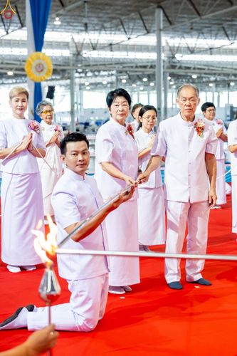 ภาพ No.233934:วันอาทิตย์ที่ 20 กรกฎาคม พ.ศ.2568 พิธีจุดเทียนใจ ไฟนิรันด์ อนันตชัย วัดพระธรรมกาย