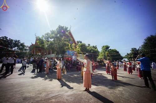 ภาพ No.166633:พิธีทอดกฐิน ณ วัดโพธิ์ไทร อ.เกษตรสมบูรณ์ จ.ชัยภูมิ ในโครงการกฐินสามัคคีทั่วไทย 30,000 วัด บูชาธรรม 80 ปี หลวงพ่อธัมมชโย โดยคณะศิษยานุศิษย์วัดพระธรรมกาย วันที่ 23 ตุลาคม พ.ศ. 2567