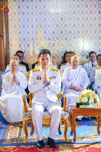 ภาพ No.146669:พิธีต้อนรับสัญญาบัตร พัดยศ ผ้าไตร ในโอกาสที่พระบาทสมเด็จพระเจ้าอยู่หัว ทรงพระกรุณาโปรดพระราชทานสัญญาบัตรตั้งสมณศักดิ์ พระวิมลศาสนวิเทศ (สำรวจ กมโล) เจ้าอาวาสวัดไทยนอร์เวย์ เป็นพระราชาคณะชั้นราช ในราชทินนามที่ “พระราชวชิรศาสนวิเทศ”