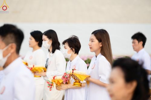 ภาพ No.133694:พิธีเวียนประทักษิณและพิธีวันทาเจดีย์ โครงการบรรพชาสามเณร ฟื้นฟูพระพุทธศาสนาทั่วไทย ณ วัดพระธรรมกาย วันเสาร์ที่ 6 เมษายน พ.ศ. 2567