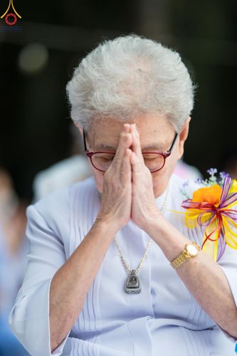 ภาพ No.107352:พิธีตักบาตรพระธรรมยาตราฯ ในโครงการธรรมยาตรากตัญญูบูชา มหาปูชนียาจารย์ พระมงคลเทพมุนี(สด จนฺทสโร) พระผู้ปราบมาร ปีที่ 12 ณ อนุสรณ์สถานมหาวิหารพระมงคลเทพมุนี อ.สองพี่น้อง จ.สุพรรณบุรี วันที่ 7 มกราคม พ.ศ. 2567
