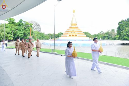 ภาพ No.144592:ชาวอำเภอคลองหลวง จังหวัดปทุมธานี ถวายเทียนพรรษามหามงคล เนื่องในเทศกาลเข้าพรรษา ประจำปี 2567 แด่คณะสงฆ์วัดพระธรรมกาย  วันพฤหัสบดีที่ 18 กรกฎาคม พ.ศ. 2567
