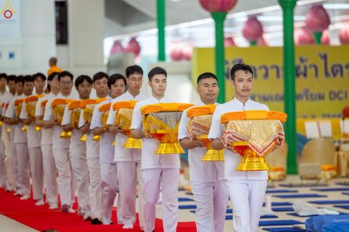 ภาพ No.227338:วันเสาร์ที่ 31 พฤษภาคม พ.ศ. 2568 พิธีเวียนประทักษิณรอบพระอุโบสถ ในพิธีอุปสมบท สามเณรเตรียม DCI รุ่นที่ 22 ณ อุโบสถพระไตรปิฎก วัดพระธรรมกาย