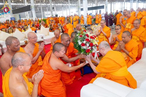 ภาพ No.185228:พิธีถวายมหาสังฆทาน 1,000 วัด ในวาระอายุวัฒนมงคล 84 ปี หลวงพ่อทัตตชีโว วันอาทิตย์ที่ 22 ธันวาคม พ.ศ. 2567 ณ สภาธรรมกายสากล วัดพระธรรมกาย