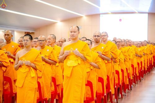 ภาพ No.246520:วันที่ 17 กันยายน พ.ศ. 2568 พิธีรับดวงแก้วนักเรียนบาลี "ดวงแก้วยกชั้นให้ลั่นจักรวาล" ณ ห้องเทวสภา วัดพระธรรมกาย