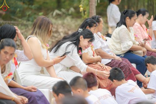 ภาพ No.135026: พิธีบรรพชาสามเณร  พิธีตักบาตรฉลองสามเณรใหม่ วันที่ 1 เมษายน พ.ศ.2567 ในโครงการบรรพชาสามเณรฟื้นฟูพระพุทธศาสนาทั่วไทย ณ ศูนย์ปฏิบัติธรรมแก้วเมืองเลย