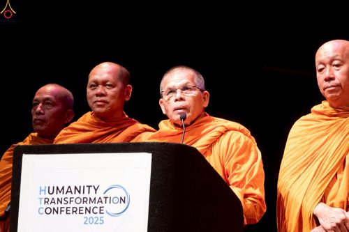 ภาพ No.249744:วันอาทิตย์ที่ 28 กันยายน พ.ศ. 2568 การปฏิบัติธรรมบูชาธรรม 108 ปี แห่งการบรรลุธรรมของหลวงปู่วัดปากน้ำ ได้จุดประทีปสันติภาพไปทั่วโลก และได้ร่วมเสวนาทางปัญญา เพื่อการขยายพระพุทธศาสนาวิชชาธรรมกายไปทั่วโลก  ในงาน HTC Newyork USA