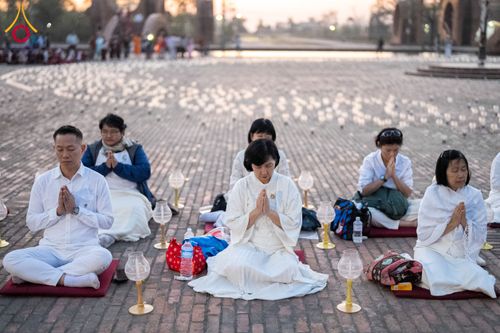 ภาพ No.130598:พิธีจุดโคมประทีปถวายเป็นพุทธบูชา ในโครงการบรรพชา 1,250 รูป ณ มหาวิหารมายาเทวี แดนประสูติ สวนลุมพินี ประเทศเนปาล วันที่ 9 มีนาคม พ.ศ. 2567