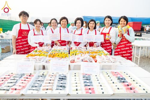 ภาพ No.201409:พิธีถวายภัตตาหารเป็นสังฆทาน แด่พระธรรมยาตรา ณ อนุสรณ์สถานบางปลา วัดบางปลา อำเภอบางเลน จังหวัดนครปฐม ในโครงการธรรมยาตรา กตัญญูบูชา มหาปูชนียาจารย์ พระมงคลเทพมุนี(สด จนฺทสโร) พระผู้ปราบมาร อนุสรณ์สถาน 7 แห่ง ปีที่ 13 วันที่ 25 มกราคม พ.ศ. 2568