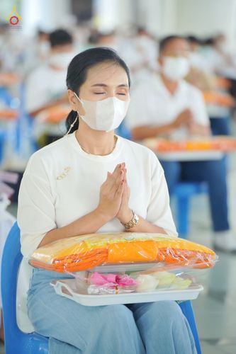 ภาพ No.81072:พิธีบุพเปตพลี ครั้งที่ 135 ร่วมอุทิศบุญแด่หมู่ญาติที่ล่วงลับไปแล้ว และสืบทอดอายุพระพุทธศาสนา วันศุกร์ที่ 19 พฤษภาคม พ.ศ. 2566 (วันพระ แรม 15 ค่ำ เดือน 6) ณ หอฉันคุณยายอาจารย์ วัดพระธรรมกาย