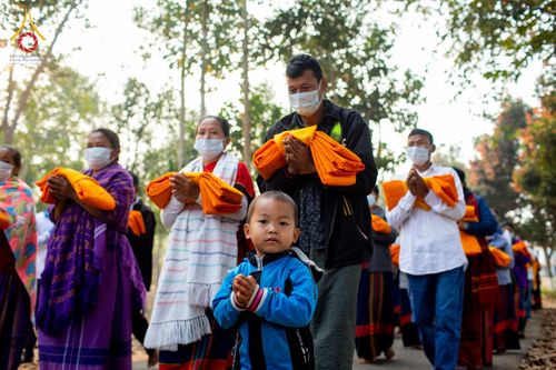 ภาพ No.75904:พิธีบรรพชาสามเณร ณ วัดปันชารี สันติปูร์ อรัญกฏิ เมืองคาร์กาชารี ประเทศบังกลาเทศ วันที่ 10 กุมภาพันธ์ พ.ศ. 2566