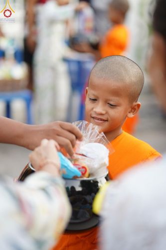 ภาพ No.61046:สามเณรออกบิณฑบาต และกิจกรรมอบรมสามเณร ในโครงการบรรพชาสามเณรฟื้นฟู พระพุทธศาสนาทั่วไทย ณ ศูนย์อบรมที่พักสงฆ์บ้านร่มเย็น จ.นราธิวาส วันที่ 2-15 เมษายน พ.ศ. 2567