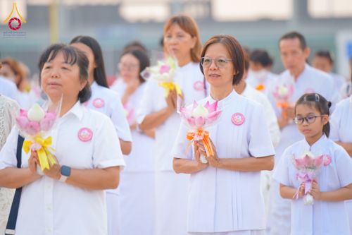 ภาพ No.63117:โครงการอุปสมบทหมู่ บูชาธรรมหลวงพ่อธัมมชโย พ.ศ.2567 ณ ลานธรรม พระมหาธรรมกายเจดีย์ วัดพระธรรมกาย วันที่ 13 เมษายน พ.ศ.2567