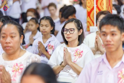 ภาพ No.197331:พิธีเจริญพระพุทธมนต์ ปฏิบัติธรรม มอบทุนการศึกษา ถวายสังฆทาน 108 วัด เพื่อถวายเป็นพุทธบูชา และขับเคลื่อนโครงการหมู่บ้านรักษาศีล 5 โดยคณะสงฆ์จังหวัดนนทบุรี คณะศิษยานุศิษย์วัดพระธรรมกาย โครงการธรรมยาตรา ปีที่ 13 ณ วัดตะเคียน อ.บางกรวย จ.นนทบุรี