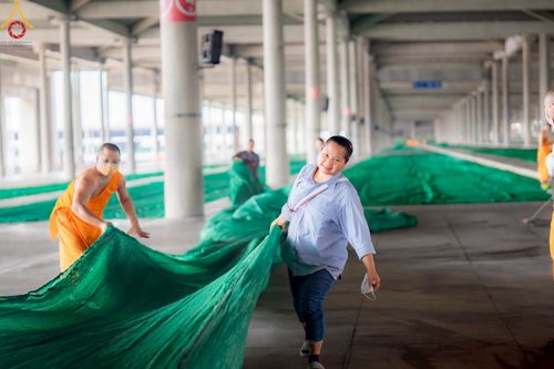 ภาพ No.219050:วันที่ 19-21 เมษายน พ.ศ. 2568 การเตรียมงานในลานธรรม , วิหารคด เพื่องานวันคุ้มครองโลก 22 เมษายน พ.ศ. 2568