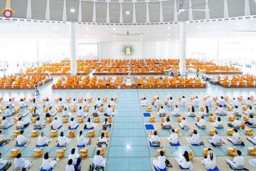 ภาพ No.152941:พิธีถวายภัตตาหารเมนูสวรรค์ ในพรรษาแห่งการเข้าถึงธรรม วันอังคารที่ 10 กันยายน พ.ศ. 2567 ครบรอบ 24 ปี วันละสังขาร คุณยายอาจารย์มหารัตนอุบาสิกาจันทร์ ขนนกยูง ณ หอฉันคุณยายอาจารย์ฯ วัดพระธรรมกาย