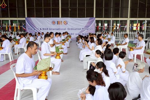 ภาพ No.230754:วันที่ 28 มิถุนายน พ.ศ. 2568 พิธีตัดปอยผมและปลงผม โครงการบวชพระนานาชาติ AEC & WAB รุ่นที่ 9 ณ วิหารคด 2 วัดพระธรรมกาย