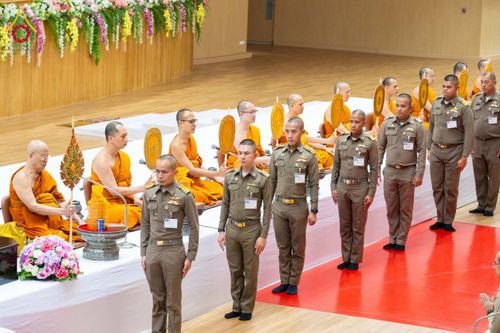 ภาพ No.208937:พระบาทสมเด็จพระเจ้าอยู่หัว ทรงมีพระราชศรัทธาทรงพระกรุณาโปรดเกล้าฯ ให้บำเพ็ญพระราชกุศลถวายภัตตาหารพระราชทาน การสอบบาลีสนามหลวง ณ วัดพระธรรมกาย ย อ.คลองหลวง จ.ปทุมธานี วันที่ 23-24 กุมภาพันธ์ พ.ศ. 2568