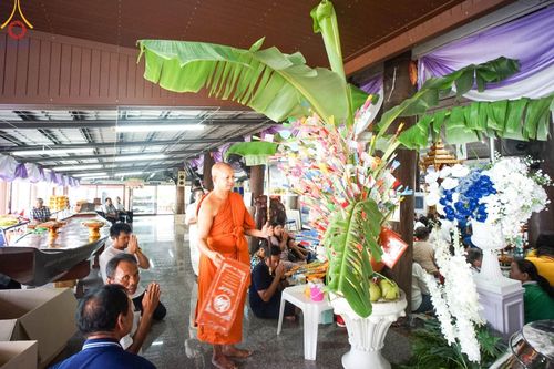ภาพ No.164582:พิธีทอดกฐิน ณ วัดทางหลวง อ.บางซ้าย จ.พระนครศรีอยุธยา ในโครงการกฐินสามัคคีทั่วไทย 30,000 วัด บูชาธรรม 80 ปี หลวงพ่อธัมมชโย โดยคณะศิษยานุศิษย์วัดพระธรรมกาย วันที่ 20 ตุลาคม พ.ศ. 2567