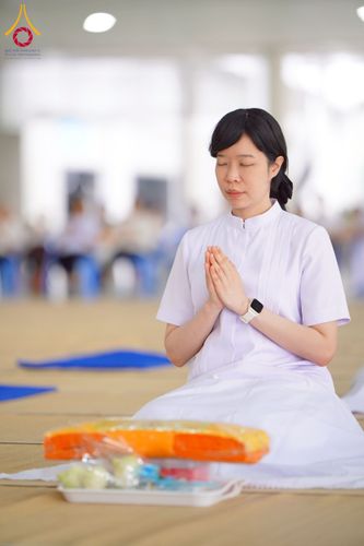 ภาพ No.268282:วันที่ 8 พฤศจิกายน พ.ศ. 2568 พิธีถวายภัตตาหารเมนูสวรรค์ เพื่อการบรรลุธรรม ณ หอฉันคุณยายอาจารย์ฯ วัดพระธรรมกาย