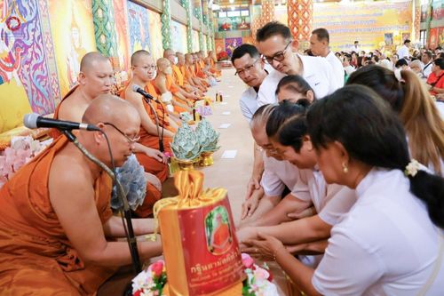 ภาพ No.166897:พิธีทอดกฐิน ณ วัดครุนอก ต.บางครุ อ.พระประแดง จ.สมุทรปราการ ในโครงการกฐินสามัคคีทั่วไทย 30,000 วัด บูชาธรรม 80 ปี หลวงพ่อธัมมชโย โดยคณะศิษยานุศิษย์วัดพระธรรมกาย วันที่ 20 ตุลาคม พ.ศ. 2567