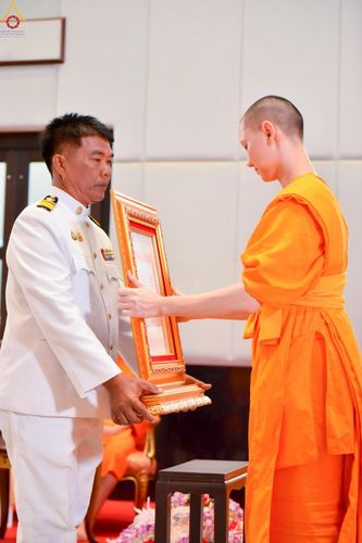 ภาพ No.230913:วันอังคารที่ 1 กรกฎาคม พ.ศ. 2568 ผู้ว่าราชการจังหวัดปทุมธานี เป็นประธานพิธีต้อนรับ สัญญาบัตร พัดยศ พระครูสัญญาบัตรสายต่างประเทศ วัดพระธรรมกาย ประจำปี พ.ศ. 2568 จำนวน 19 รูป