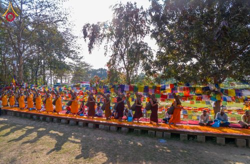 ภาพ No.132320:พิธีจุดโคมประทีปถวายเป็นพุทธบูชา ในโครงการบรรพชา 1,250 รูป ณ แดนประสูติ สวนลุมพินี ประเทศเนปาล วันที่ 17 มีนาคม พ.ศ. 2567