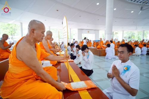 ภาพ No.226504:วันที่ 26 พฤษภาคม พ.ศ. 2568 พิธีบุพเปตพลี ครั้งที่ 164 ร่วมอุทิศบุญแด่หมู่ญาติที่ล่วงลับไปแล้ว และสืบทอดอายุพระพุทธศาสนา ณ หอฉันคุณยายอาจารย์ฯ วัดพระธรรมกาย