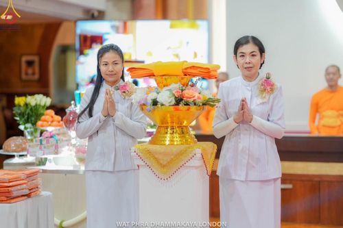 ภาพ No.159895:พิธีบูชาข้าวพระ วันอาทิตย์ต้นเดือน ณ วัดพระธรรมกายลอนดอน วันที่ 6 ตุลาคม พ.ศ. 2567
