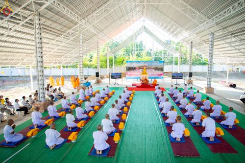 ภาพ No.101559:พิธีขอขมาและมอบผ้าไตร ในโครงการอุปสมบทบูชาธรรม มหาปูชนียาจารย์ พ.ศ. 2566 ณ ธุดงคสถานลำพูน ต.เหล่ายาว อ.บ้านโฮ่ง จ.ลำพูน  วันที่ 7 ธันวาคม พ.ศ. 2566