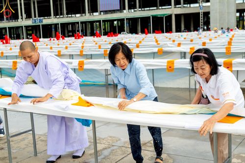 ภาพ No.218759:วันศุกร์ที่ 18 เมษายน พ.ศ. 2568 การเตรียมงานในลานธรรม , พระมหาธรรมกายเจดีย์ เพื่องานวันคุ้มครองโลก 22 เมษายน พ.ศ. 2568