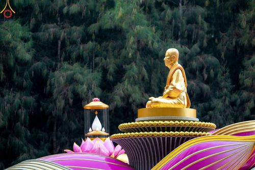 ภาพ No.189175:พระธรรมยาตราปฏิบัติธรรม และถ่ายภาพหมู่ประวัติศาสตร์ ในโครงการธรรมยาตรา กตัญญูบูชา มหาปูชนียาจารย์ พระมงคลเทพมุนี(สด จนฺทสโร) พระผู้ปราบมาร อนุสรณ์สถาน 7 แห่ง ปีที่ 13 วันที่ 4 มกราคม พ.ศ. 2568 ณ อนุสรณ์สถานมหาวิหารพระมงคลเทพมุนี (โลตัสแลนด์) อ.สองพี่น้อง