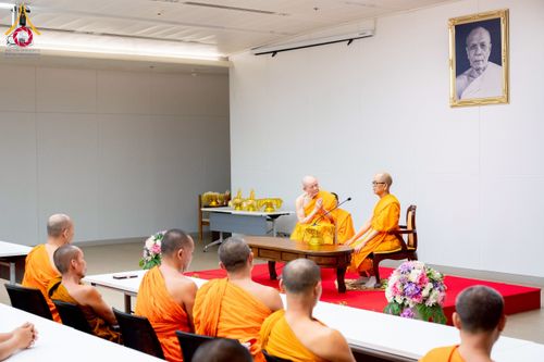 ภาพ No.222417:วันที่ 21 เมษายน พ.ศ. 2568 หลวงพ่อทัตตชีโวต้อนรับคณะสงฆ์ สปป.ลาว ณ อาคาร 100 ปี คุณยายมหารัตนอุบาสิกาจันทร์ ขนนกยูง วัดพระธรรมกาย