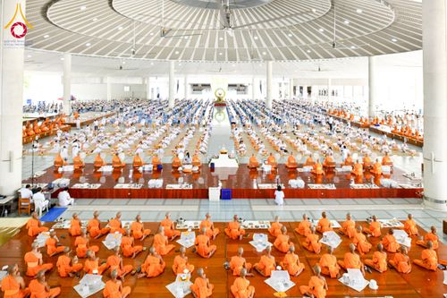 ภาพ No.217103:วันเสาร์ที่ 12 เมษายน พ.ศ. 2568 พิธีบุพเปตพลี ครั้งที่ 162 ร่วมอุทิศบุญแด่หมู่ญาติที่ล่วงลับไปแล้ว และพิธีถวายภัตตาหารเมนูสวรรค์ ณ หอฉันคุณยายอาจารย์ฯ วัดพระธรรมกาย