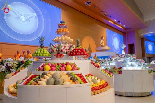 ภาพ No.277117:วันอาทิตย์ที่ 7 ธันวาคม พ.ศ. 2568 พิธีบูชาข้าวพระ ณ สภาธรรมกายสากล วัดพระธรรมกาย