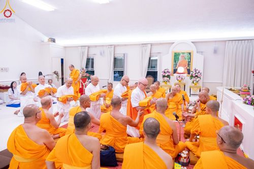 ภาพ No.144984:พิธีบรรพชา และอุปสมบท ธรรมทายาท โดยมี พระเดชพระคุณพระธรรมรัตนาภรณ์ เป็นพระอุปัชฌาย์ ยังความปลื้มปิติใจให้แก่ผู้ปกครอง และคณะญาติมิตร ณ วัดพระธรรมกายนิวเจอร์ซี  ประเทศสหรัฐอเมริกา