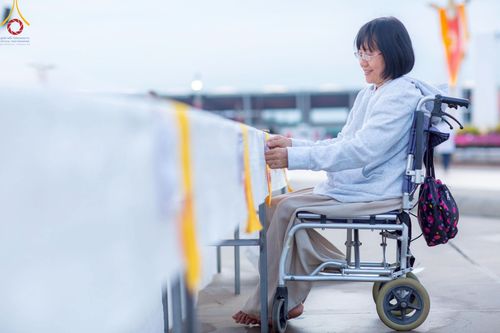 ภาพ No.218916:วันที่ 18-20 เมษายน พ.ศ. 2568 การเตรียมงานในลานธรรม , วิหารคด เพื่องานวันคุ้มครองโลก 22 เมษายน พศ. 2568