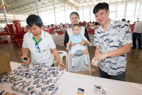 ภาพ No.212233:วันพุธที่ 19 มีนาคม พ.ศ. 2568 การบรรจุไทยธรรมลงกล่องสำเร็จ 43,500 กล่อง เพื่อถวายแด่พระสังฆาธิการ 40,000 กว่าวัดทั่วไทย ในวันคุ้มครองโลก 22 เมษายน พ.ศ. 2568 ณ บ้านแก้วเรือนทองคุณยายฯ วัดพระธรรมกาย