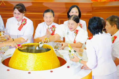 ภาพ No.265672:วันเสาร์ที่ 18 ตุลาคม พ.ศ. 2568 พิธีตักบาตร มณีนพรัตน์ทิพย์สุธาโภชน์ ณ ศูนย์อบรมเยาวชนบางปะหัน ตำบลหันสัง อำเภอบางปะหัน  จังหวัดพระนครศรีอยุธยา