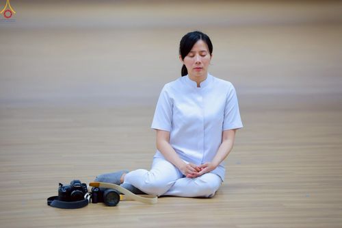 ภาพ No.228296:วันอาทิตย์ที่ 8 มิถุนายน พ.ศ. 2568 พิธีถวายทุนสนับสนุนพระไตรปิฎกฉบับธรรมชัย และอนุรักษ์คัมภีร์โบราณ ณ ห้องแก้วสารพัดนึก 2 วัดพระธรรมกาย