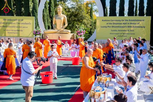 ภาพ No.179819:พิธีทอดกฐินบรมจักรพรรดิ สร้างอุโบสถ 80 ปี บูชาธรรมหลวงพ่อธัมมชโย ณ วัดพระธรรมกายแคลิฟอร์เนีย ประเทศสหรัฐอเมริกา วันอาทิตย์ที่ 10 พฤศจิกายน พ.ศ. 2567