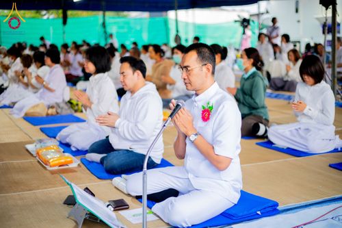 ภาพ No.192516:พิธีถวายภัตตาหารเป็นสังฆทาน แด่พระธรรมยาตรา ณ อนุสรณ์สถานคลองบางนางแท่น อ.สามพราน จ.นครปฐม ในโครงการธรรมยาตรา กตัญญูบูชา มหาปูชนียาจารย์ พระมงคลเทพมุนี(สด จนฺทสโร) พระผู้ปราบมาร อนุสรณ์สถาน 7 แห่ง ปีที่ 13 วันที่ 10 มกราคม พ.ศ. 2568